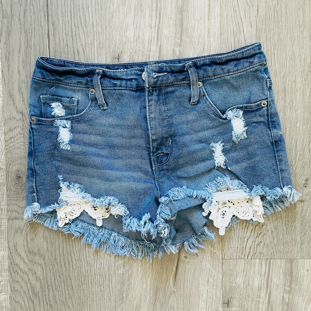 Jean shorts with lace